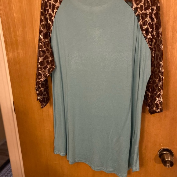 Ladies size 2X top - Picture 2 of 4